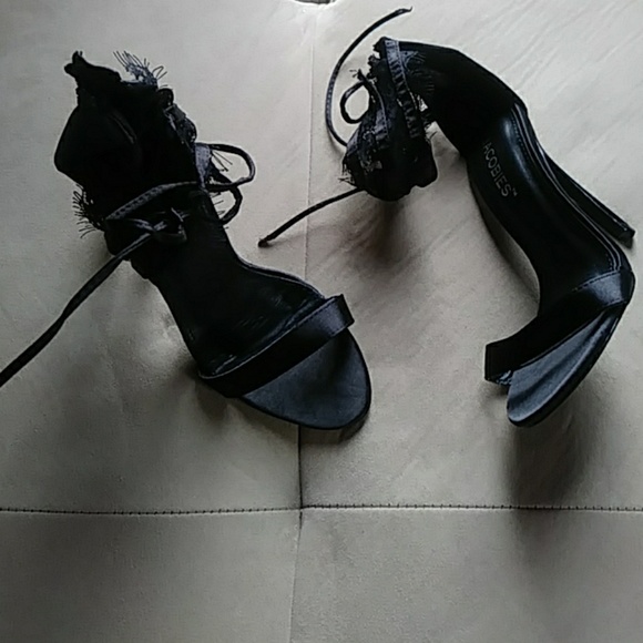 Heels - Picture 2 of 2